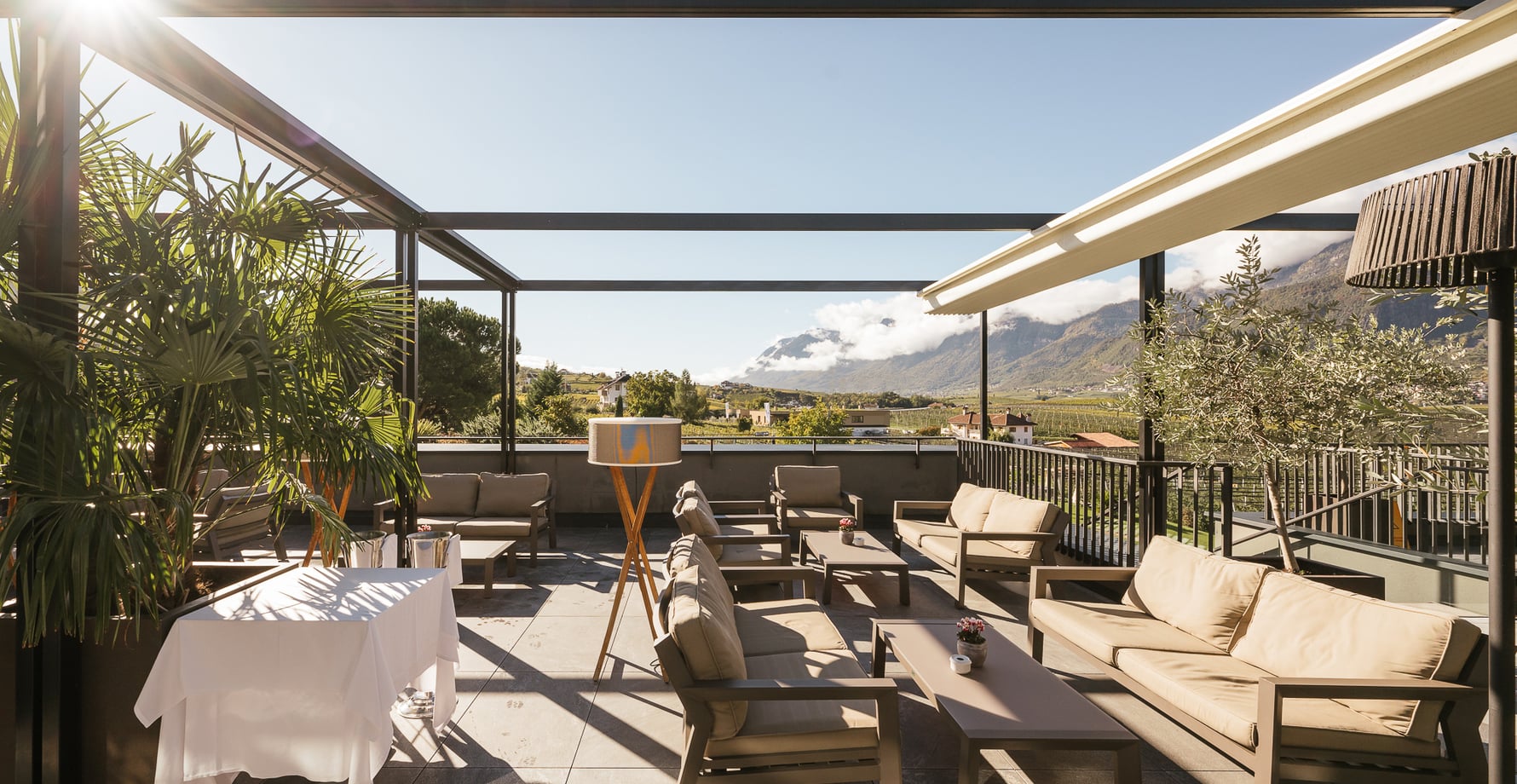 skyBAR con panorama sui vigneti