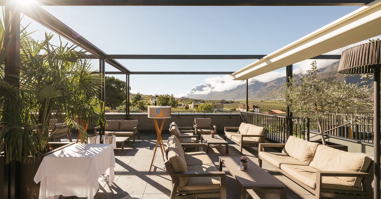 skyBAR above the vineyards