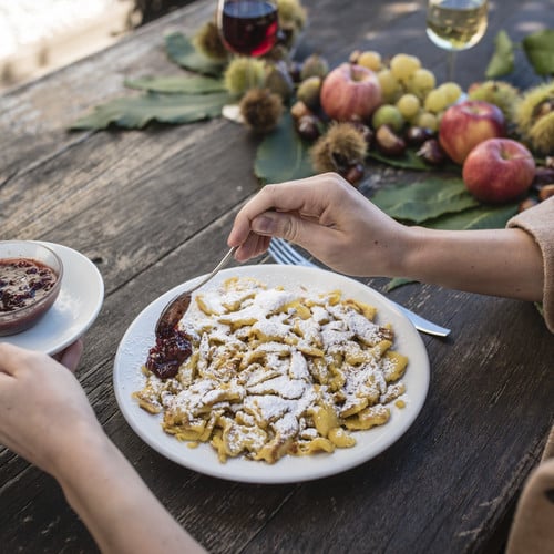 Sociable hikes and culinary delights