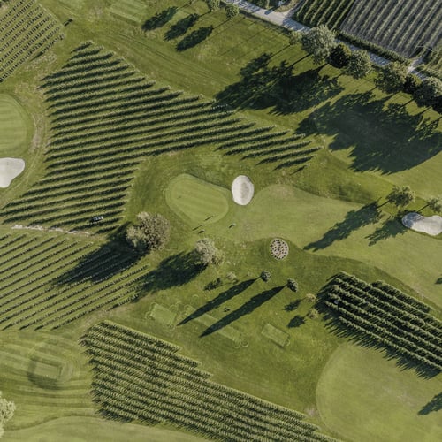 In allen neun Südtiroler Golfclubs 20% Ermäßigung auf das 18-Loch-Greenfee. Golfclub Lana zusätzlich 20% Ermäßigung auf das 9-Loch-Greenfee