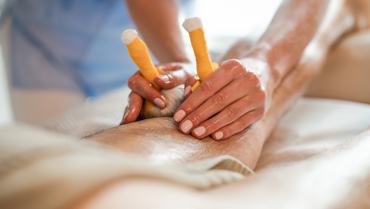 Südtiroler Kräuterstempel-Massage